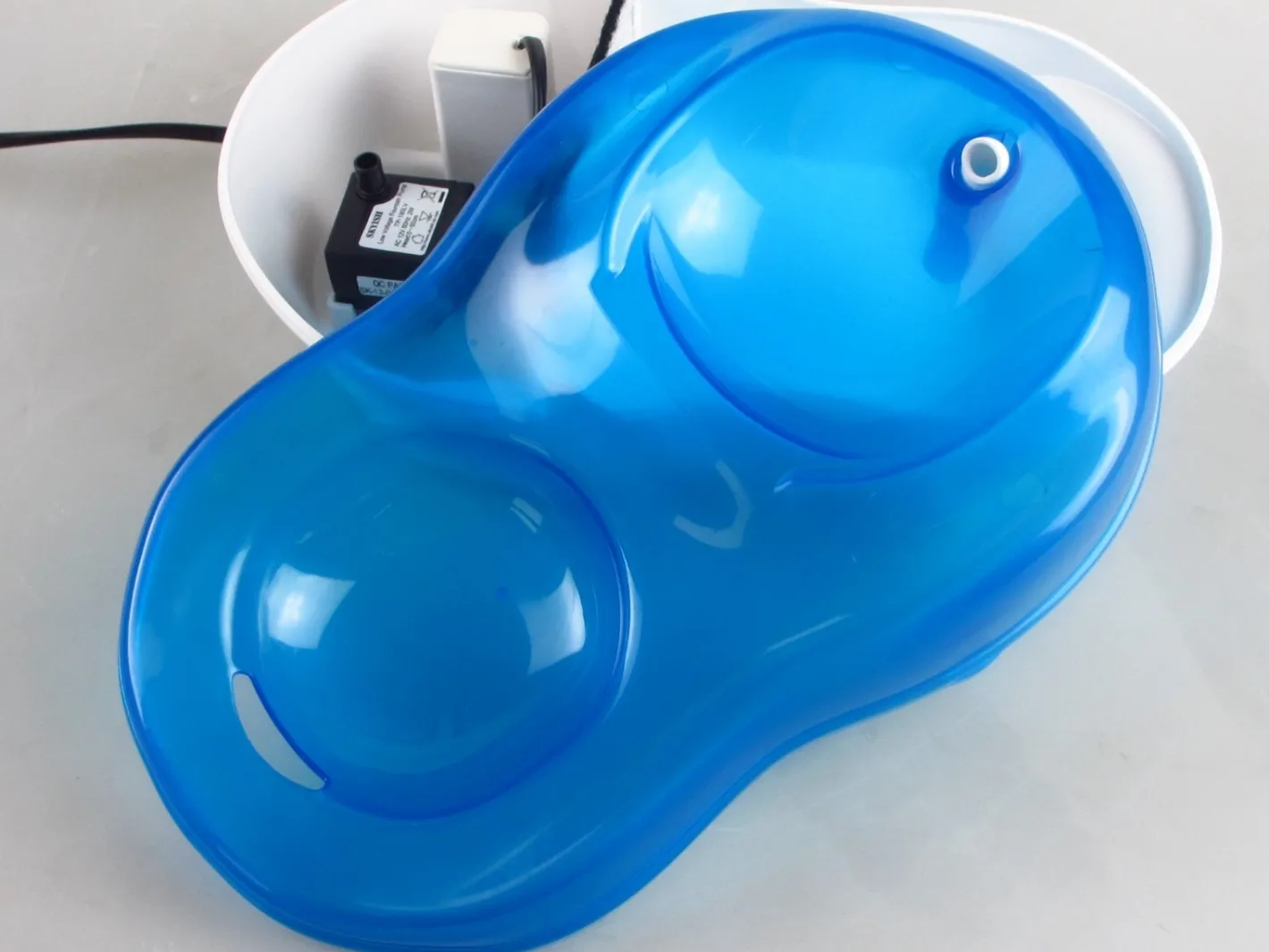 Pioneer Pet Cruiser Cat Fountain - Transparent Blue Plastic Pet Water Fountain New