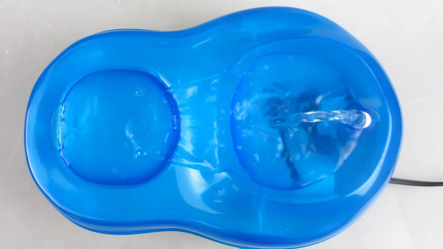 Pioneer Pet Cruiser Cat Fountain - Transparent Blue Plastic Pet Water Fountain New