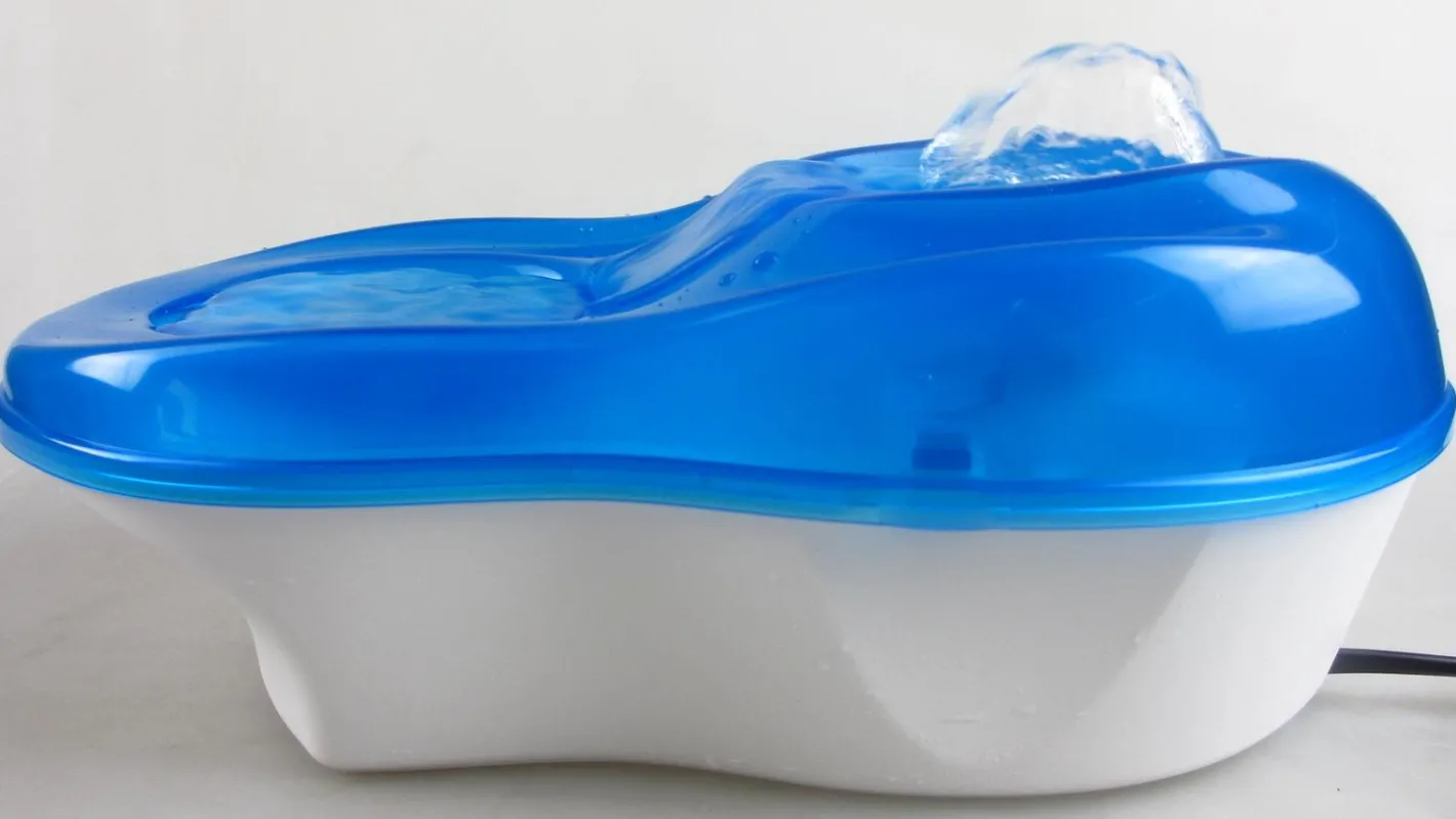 Pioneer Pet Cruiser Cat Fountain - Transparent Blue Plastic Pet Water Fountain New